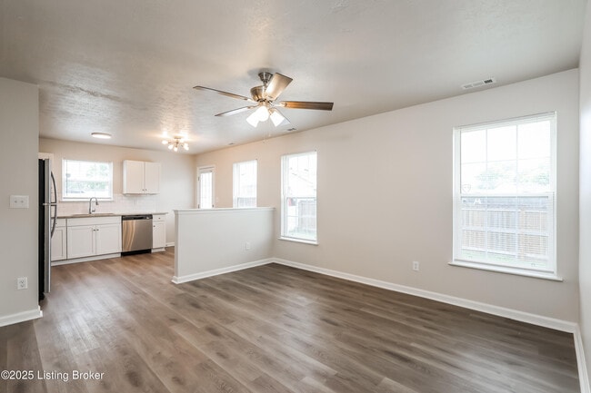 Building Photo - 257 S Shore Dr