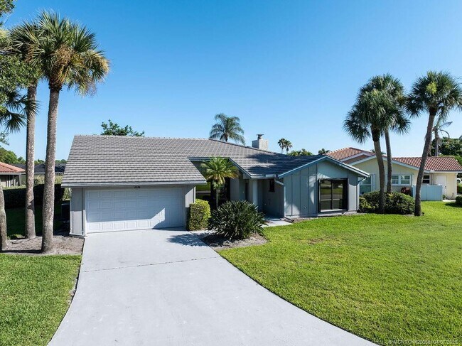 Building Photo - 2386 SW Creekside Dr