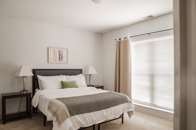 Building Photo - 1640 N Water St