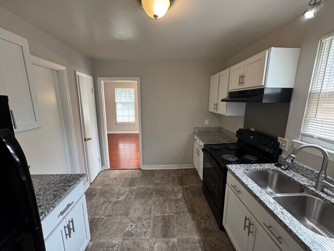 Building Photo - 2116 Finchley Dr