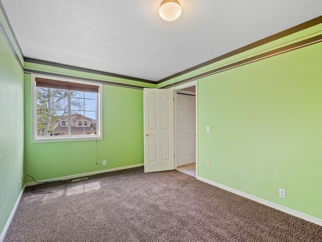 Building Photo - Spacious 5-Bedroom Home for Rent in Sandy, UT