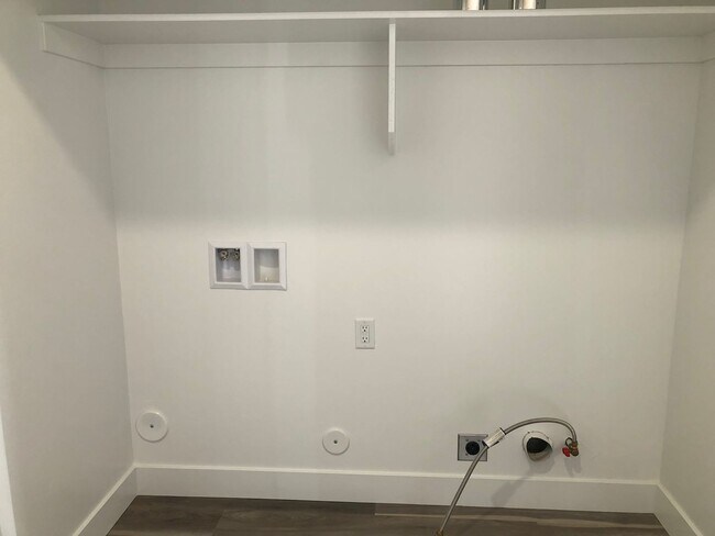 Building Photo - New 2 Bedroom 2.5 Bathroom Townhome