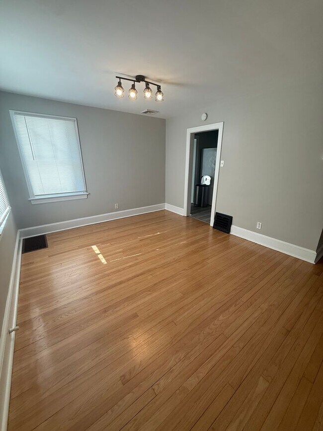 Building Photo - 3 Bed / 2 Bath Pipersville Home