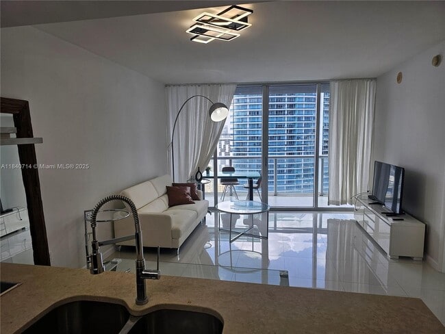 Building Photo - 485 Brickell Ave