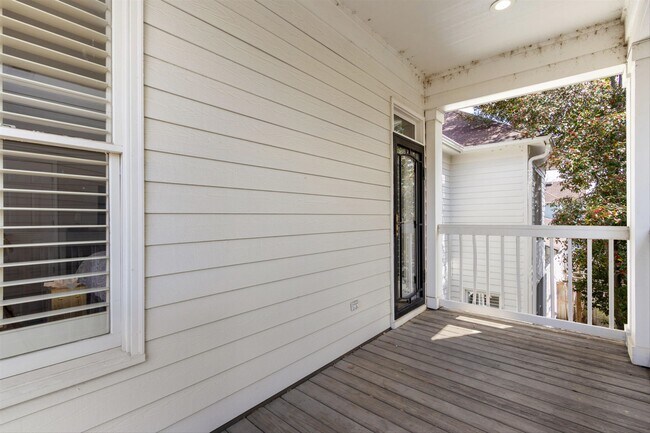 Building Photo - 948 River Breeze Dr
