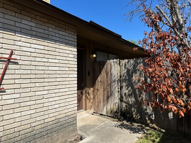 Building Photo - 9933 Ardash Ln