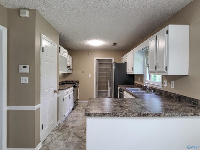 Building Photo - 308 Red Oak Rd