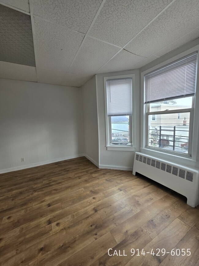 Building Photo - 141 Voss Ave