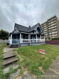 Building Photo - 319 5th St