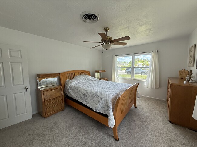 Building Photo - 2309 Tulip St