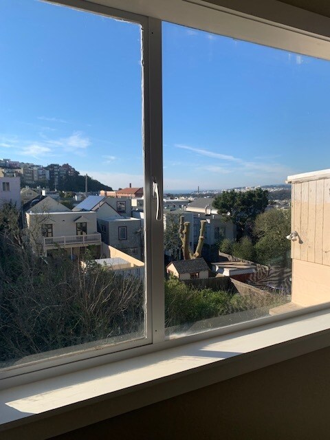 Building Photo - 1585 10th Ave