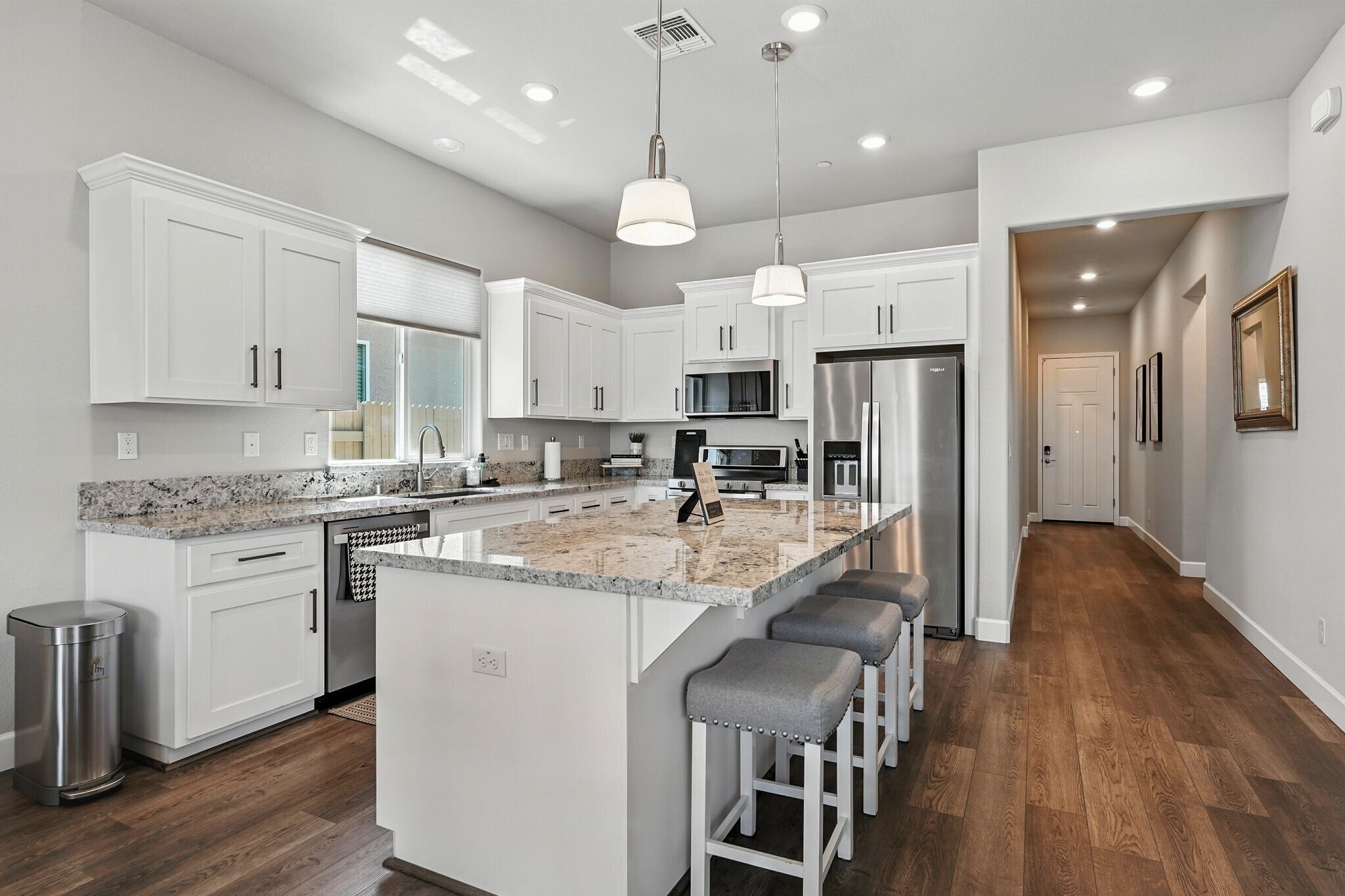 Building Photo - 5049 Cardero Way