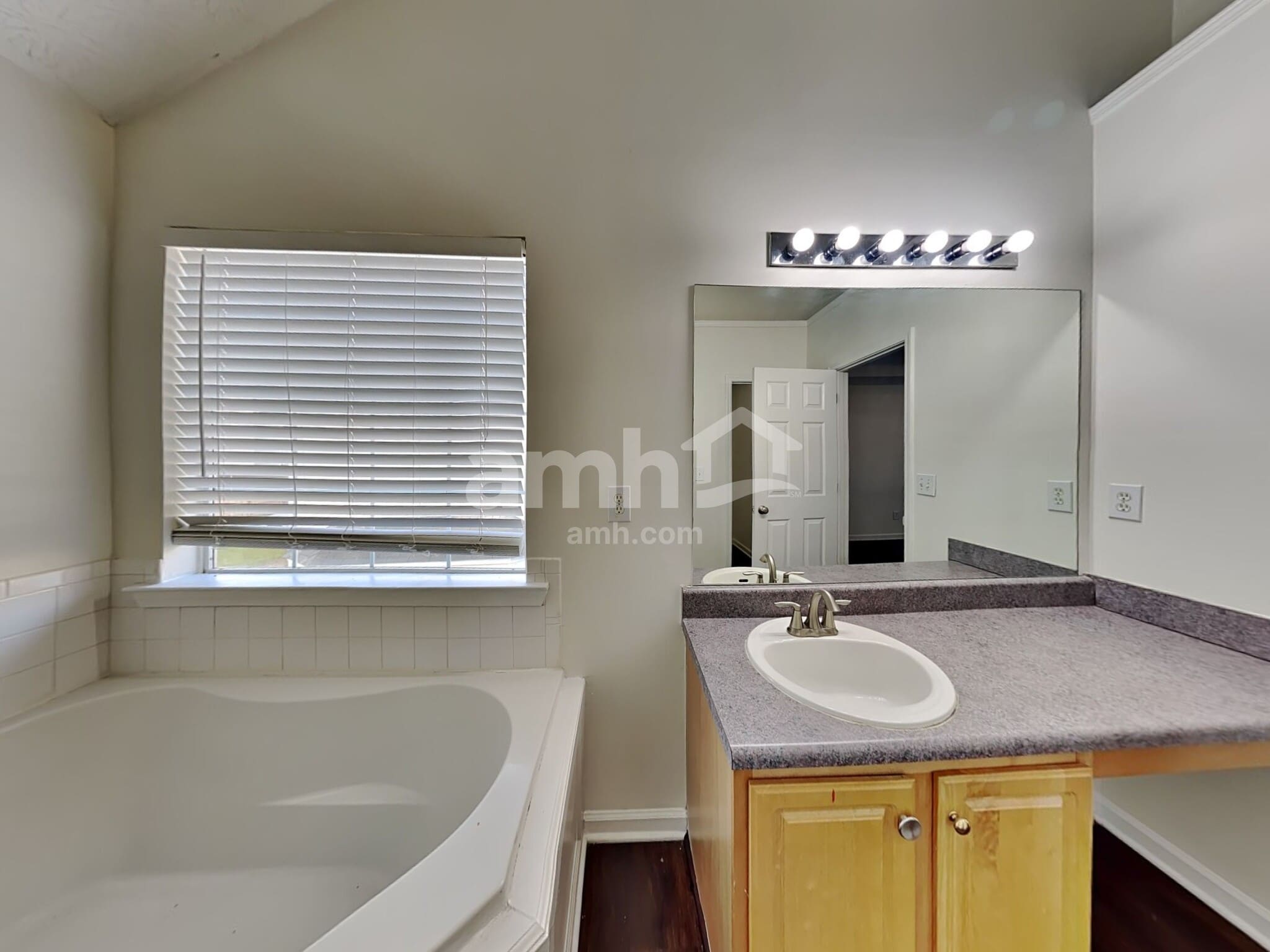 Building Photo - 750 Compton Ln