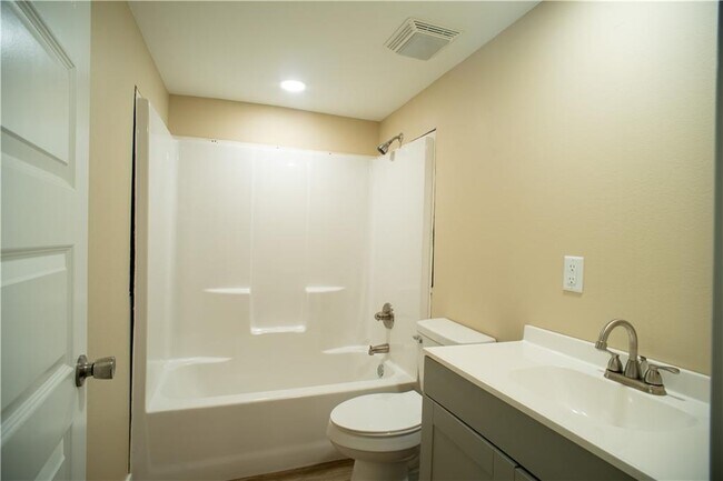 Building Photo - 453 S Mashburn Ave