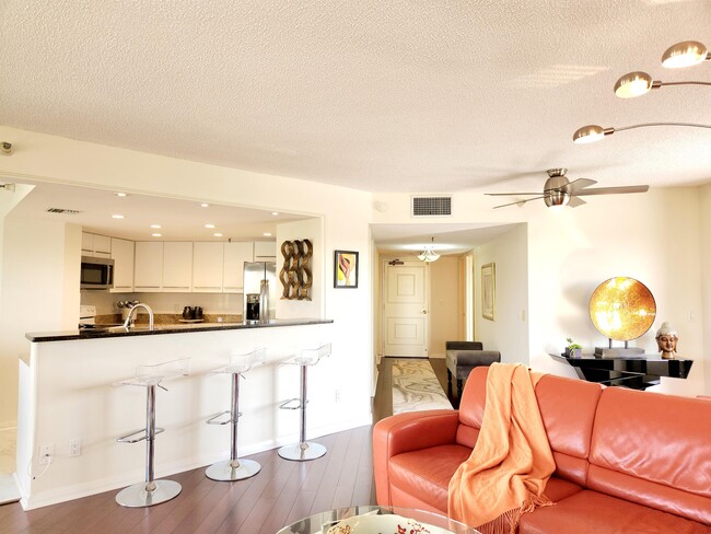Building Photo - 5950 Pelican Bay Plaza S