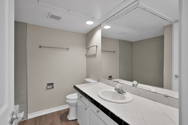 Building Photo - 12311 Glenview Dr