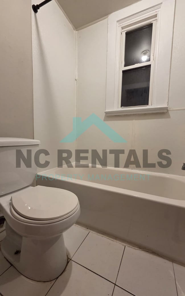 Building Photo - 714 Dillard St