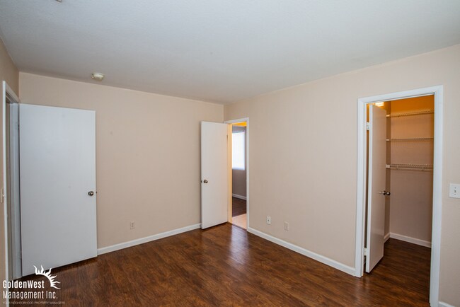 Building Photo - Spacious 3Bdm 2.5Ba Two-Story Home next to Queensridge!