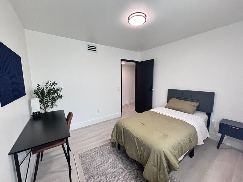 Building Photo - 270 W Blaine St