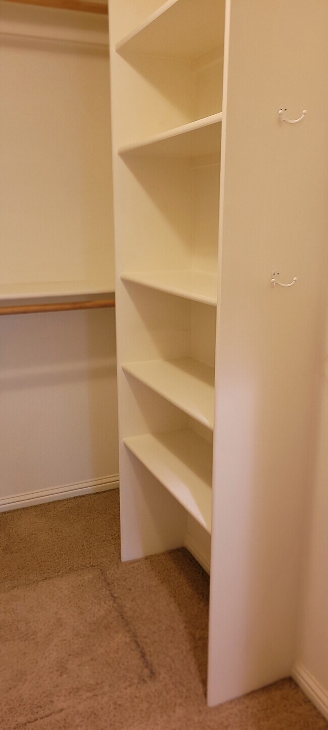 Building Photo - 539 SE Oak Grove Ave