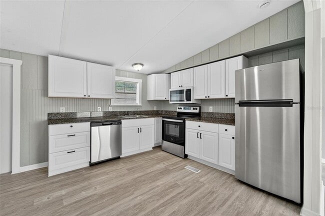 Building Photo - 39256 Lizabeth Cir