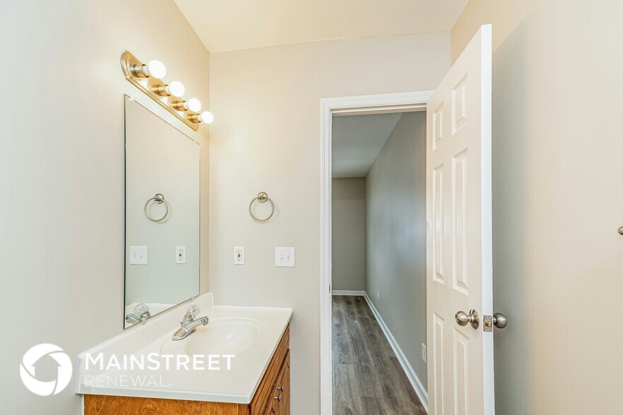 Building Photo - 10 Katz Ln