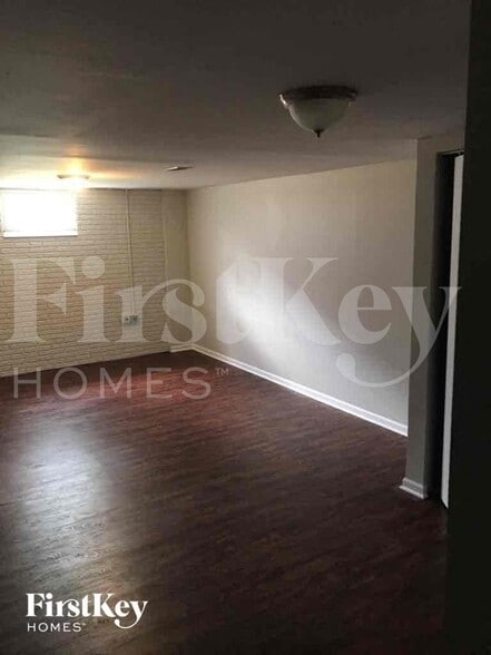 Building Photo - 2S383 Riverside Ave