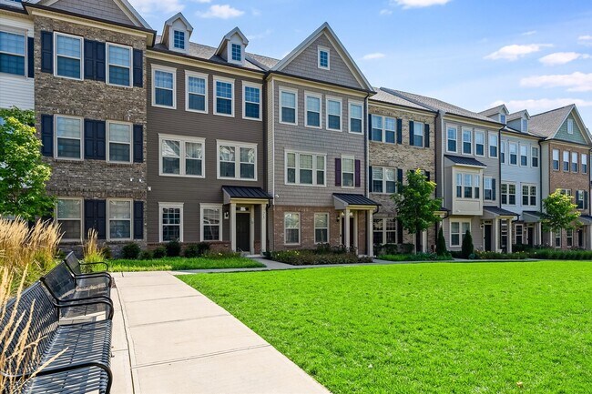 Building Photo - 27 Gala Ct