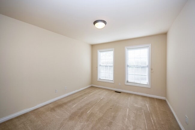 Building Photo - 5706 Hampshire Ln