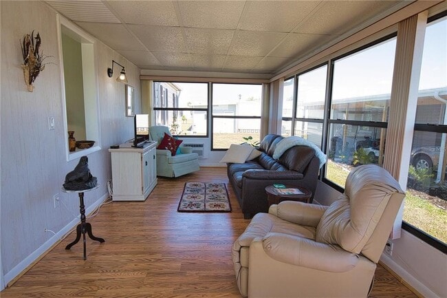 Building Photo - 402 Chiquita