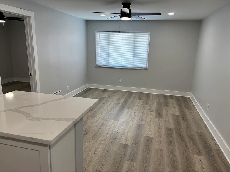 Building Photo - 87 E 4th Ave