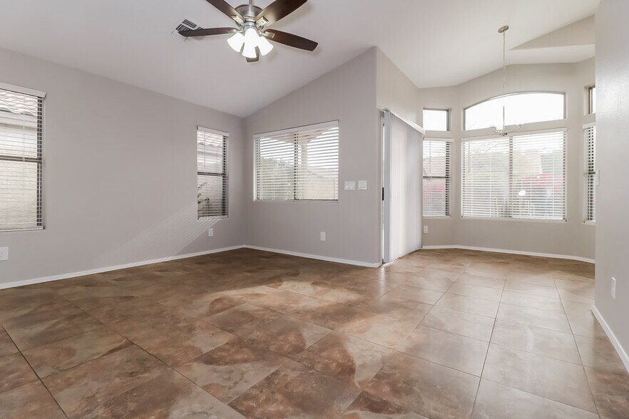 Building Photo - 12913 W Sheridan St