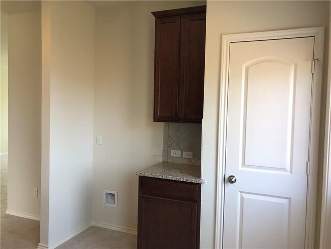 Building Photo - 108 Yellowbark St