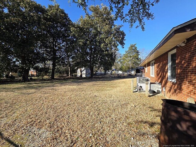 Building Photo - 1008 Hope Mills Rd