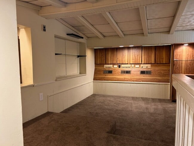 Building Photo - 1840 Jancey St