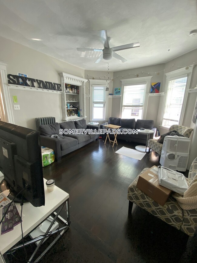 Building Photo - 69 Bromfield St