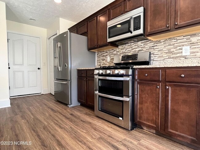 Building Photo - 117 Lightwater Dr