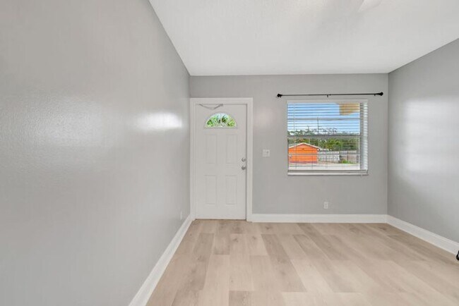 Building Photo - 1016 W Lakewood Rd