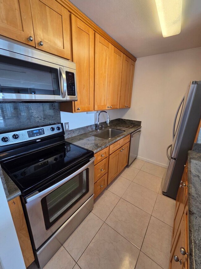 Building Photo - Wilder At Piikoi Spacious 1 Bedroom, 1 Bath & 1 Parking Stall.