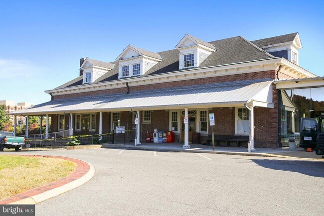 Building Photo - 1812 W Abingdon Dr