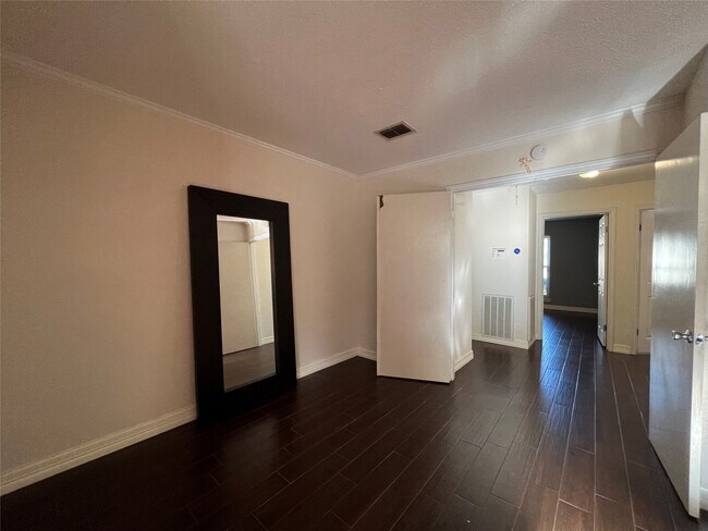 Building Photo - 13650 Cherrydown St