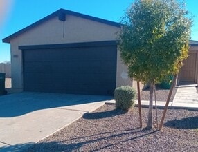Building Photo - Beautiful Home in Eloy