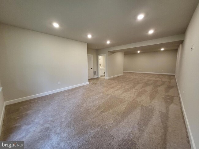 Building Photo - 1617 Phillips Dr