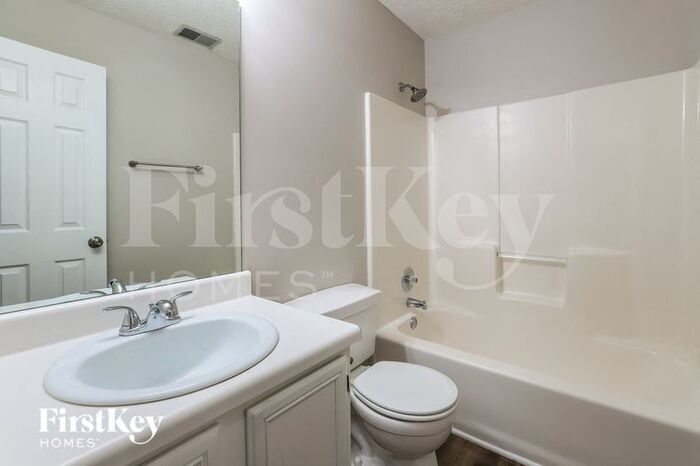 Building Photo - 5835 Shadewater Dr