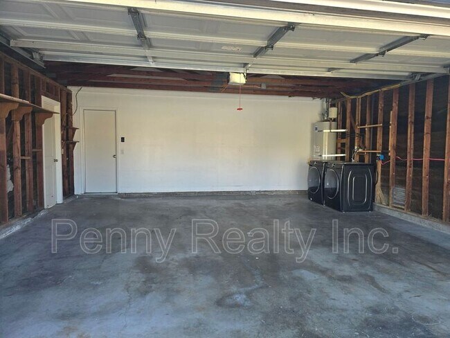 Building Photo - 6046 Reo Pl
