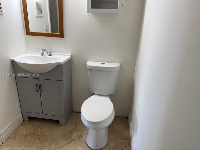 Building Photo - 2771 Riverside Dr