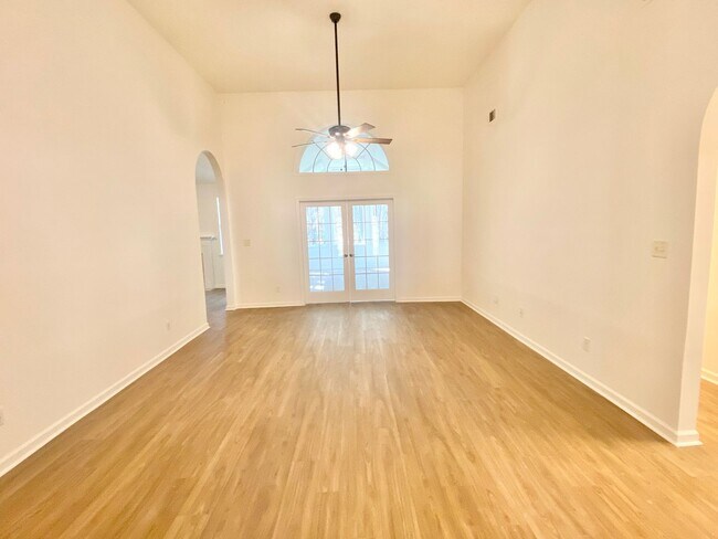 Building Photo - 129 Tappan Zee Dr
