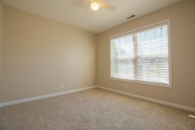 Building Photo - Pet Friendly Three Bedroom with Bonus!