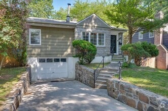 Building Photo - Ranch-style residence offers 3 bedrooms an...