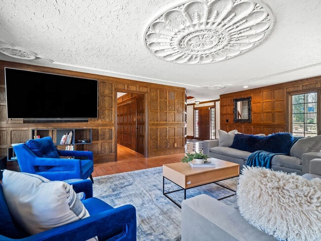 Building Photo - 1811 Breezewood Dr